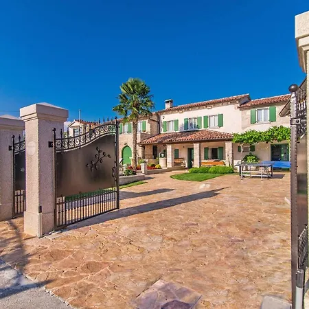 فيلة Faggiolo By Rudani